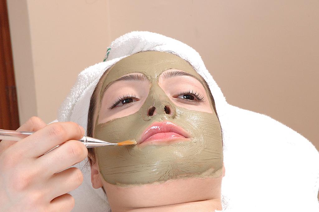 El Mouradi Gammarth Hotel Exterior photo A woman with a facial mask