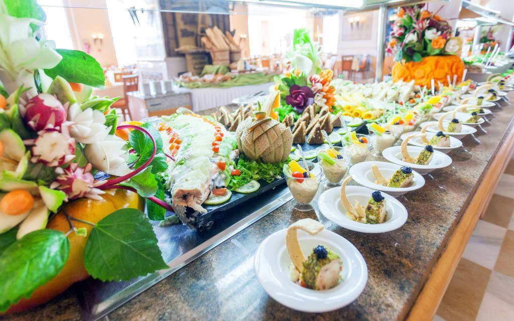 El Mouradi Gammarth Hotel Exterior photo A buffet at a hotel